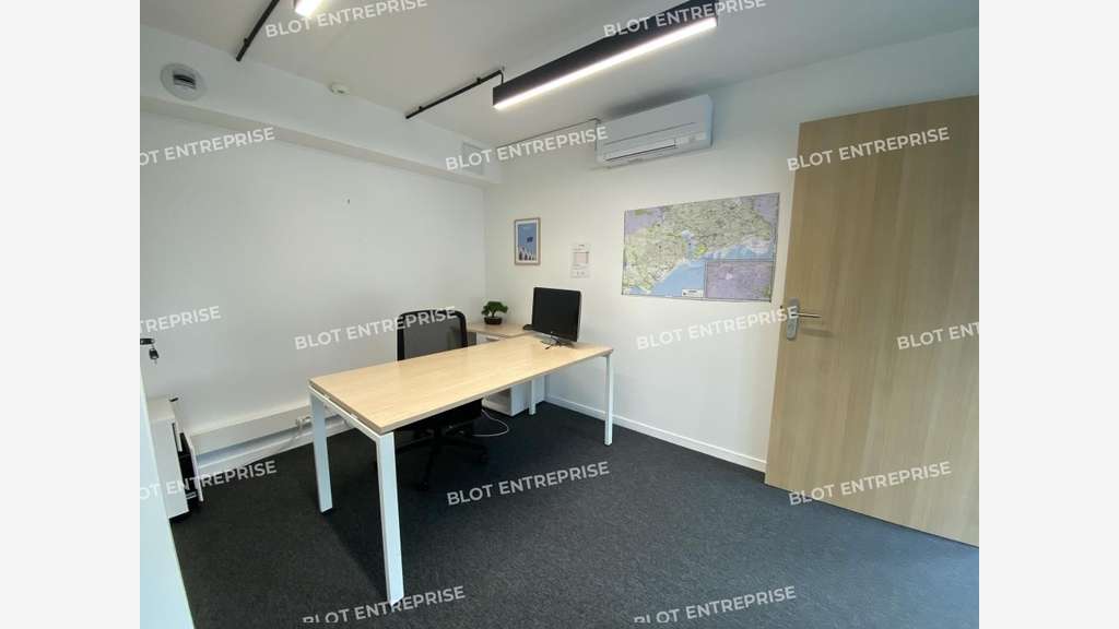 Bureaux 768m² belle visibilité Brest Port Commerce