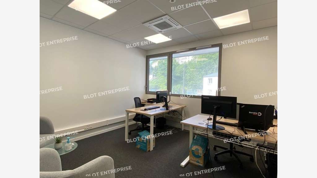 A vendre à louer bureaux 678m² Brest Port Commerce