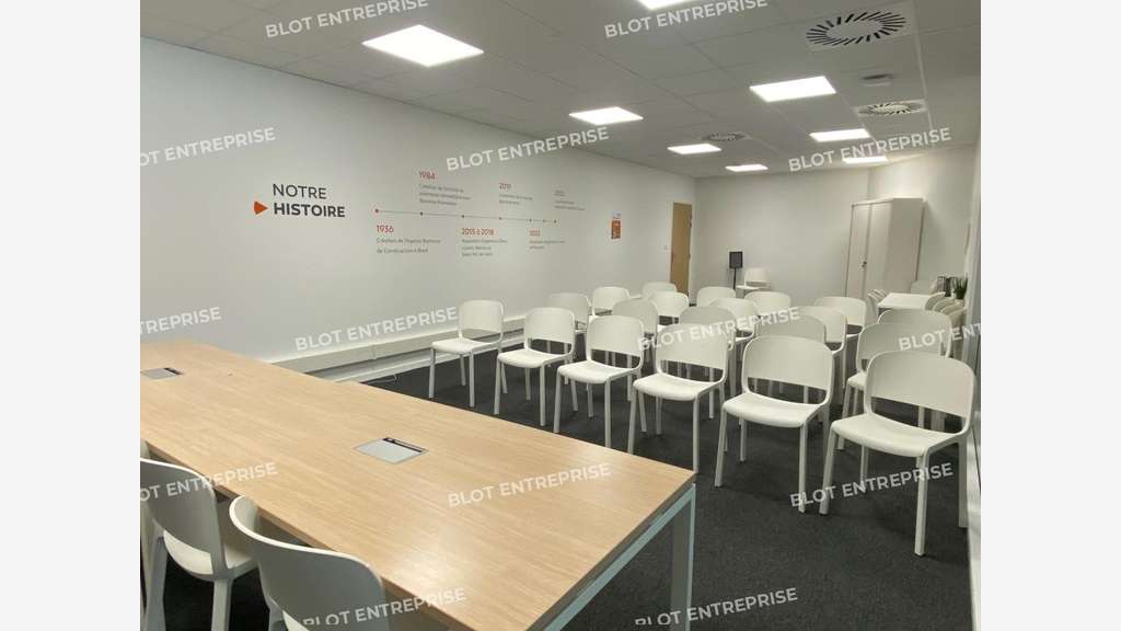 A vendre à louer bureaux 678m² Brest Port Commerce