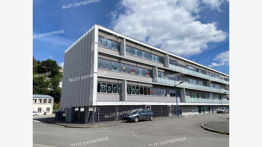 A vendre à louer bureaux 678m² Brest Port Commerce