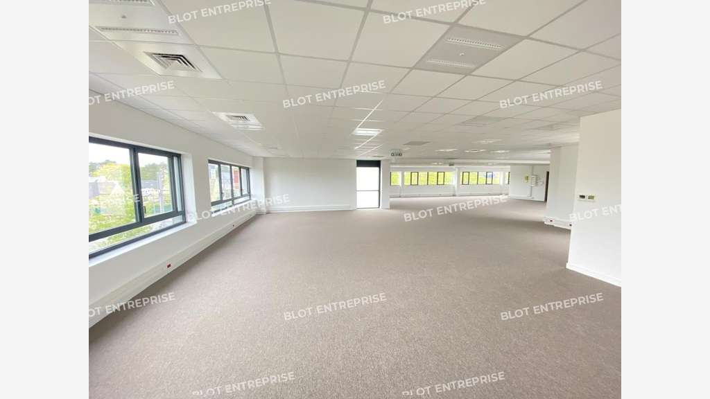 Bureaux 1090m² belle visibilité Brest Bld Europe