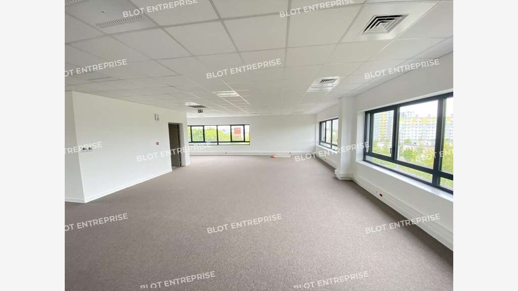 Bureaux 1090m² belle visibilité Brest Bld Europe