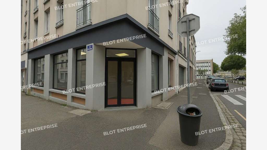 AV bureaux locaux commerciaux 73m² Brest St Louis
