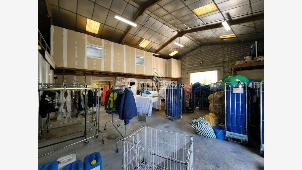LOCAL D'ACTIVITE ENTREPOT
