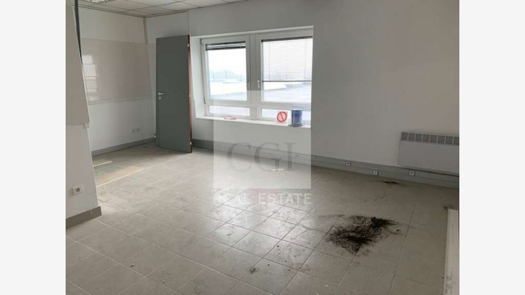 Bureaux fonctionnels 700m² à vendre à Bron 