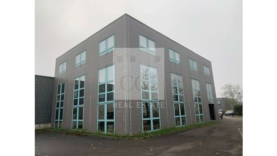 Bureaux fonctionnels 700m² à vendre à Bron 