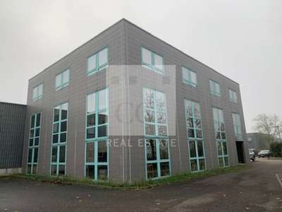 Bureaux fonctionnels 700m² à vendre à Bron