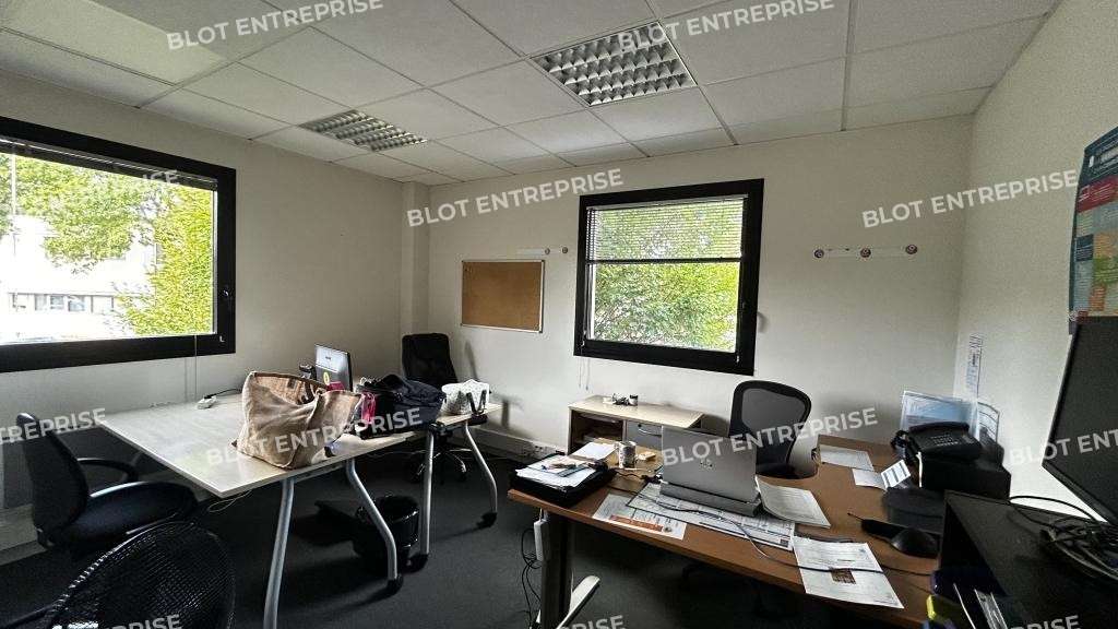 A vendre à louer bureaux 415m² à Bruz