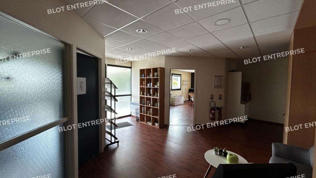 A vendre à louer bureaux 415m² à Bruz