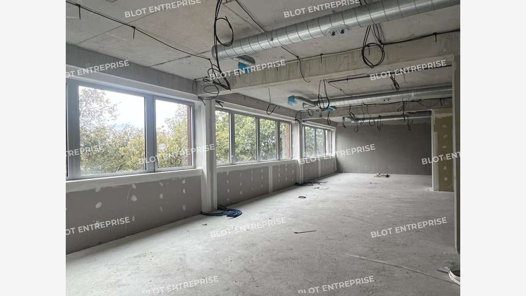 A vendre bureaux neufs de 817m² au 3ème étage Bruz