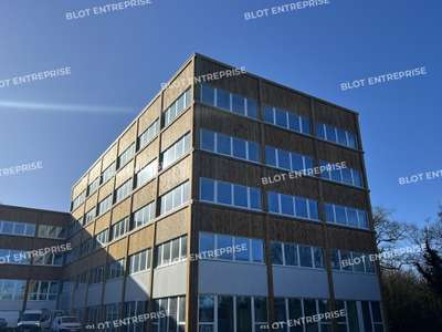 A vendre bureaux neufs de 1 995m² à Bruz