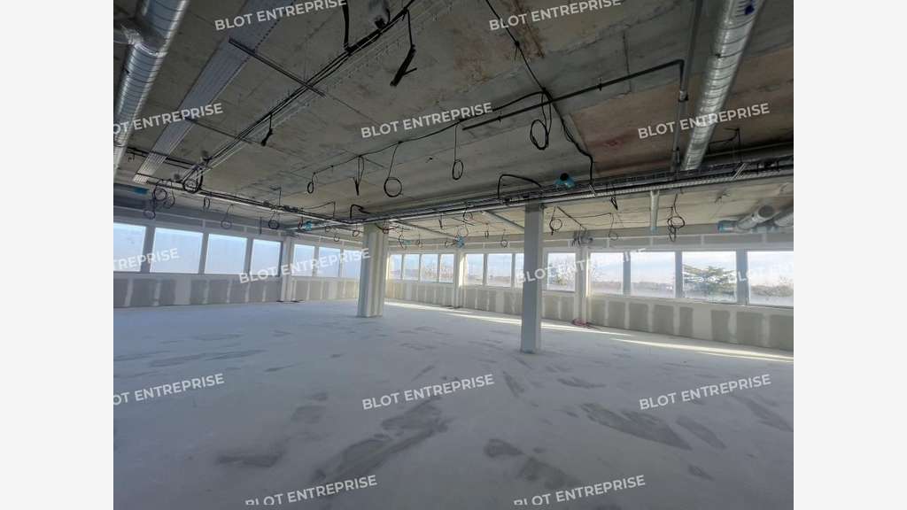 A vendre bureaux neufs de 1 651m² à Bruz
