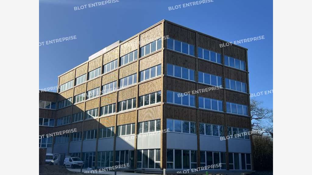 A vendre bureaux neufs de 1 651m² à Bruz