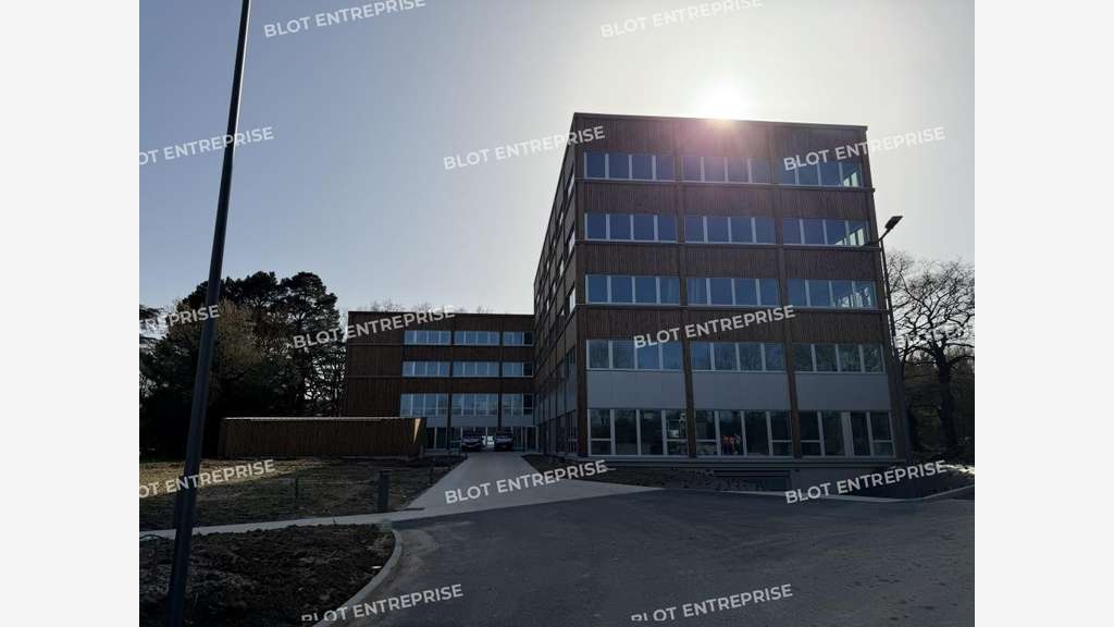 A vendre bureaux neufs de 1 651m² à Bruz
