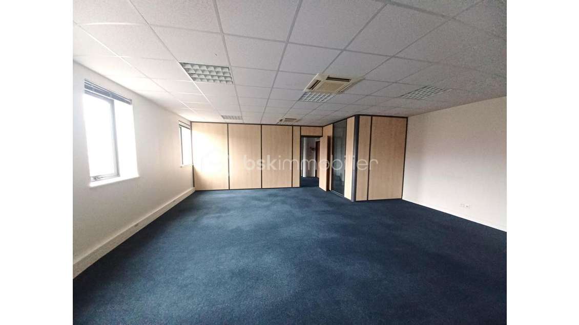 AV bureaux 115m² lumineux et spacieux centre Bussy