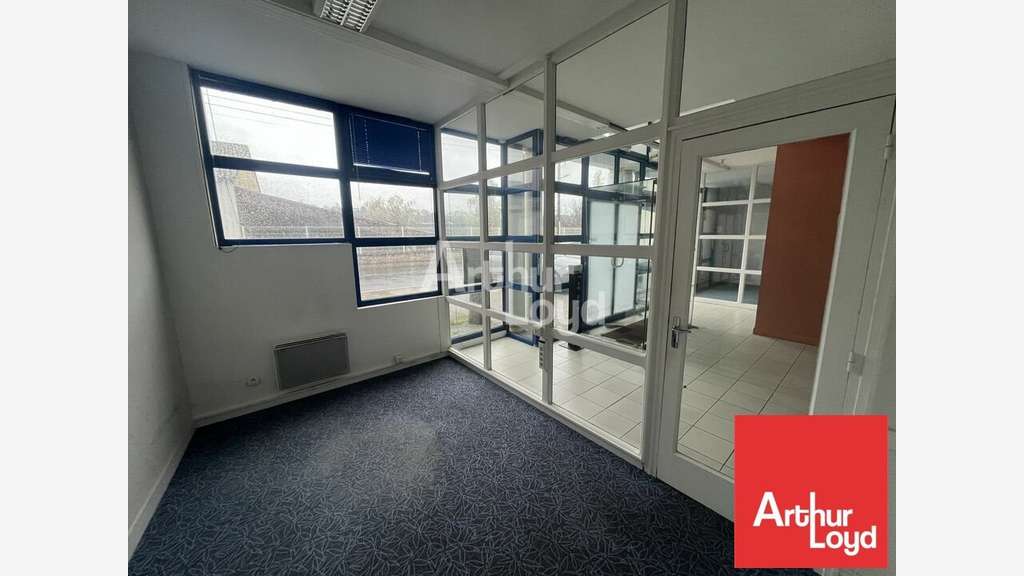 AV bureaux 252m² belle visibilité à Buxerolles