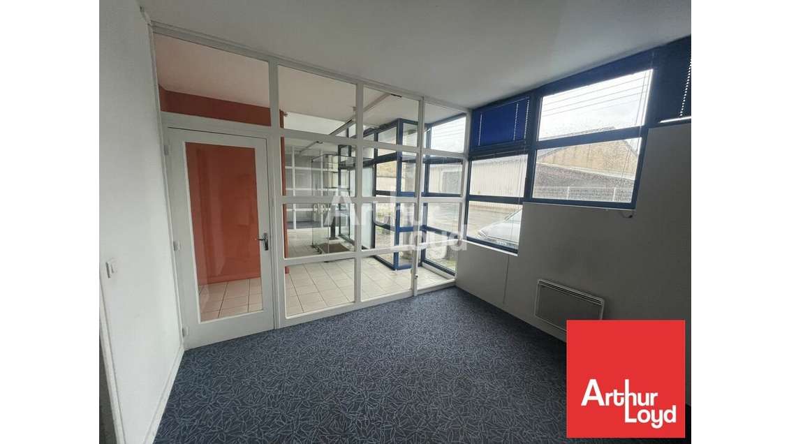 AV bureaux 252m² belle visibilité à Buxerolles