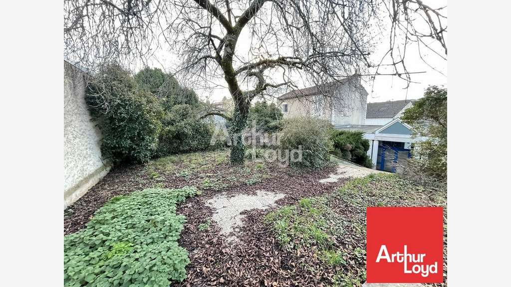 AV bureaux 252m² belle visibilité à Buxerolles