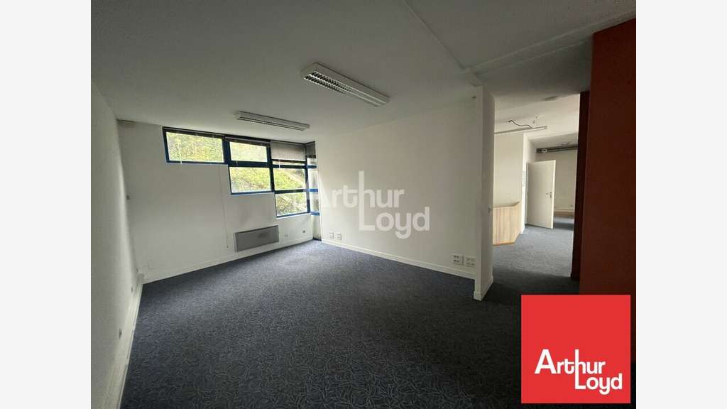 AV bureaux 252m² belle visibilité à Buxerolles
