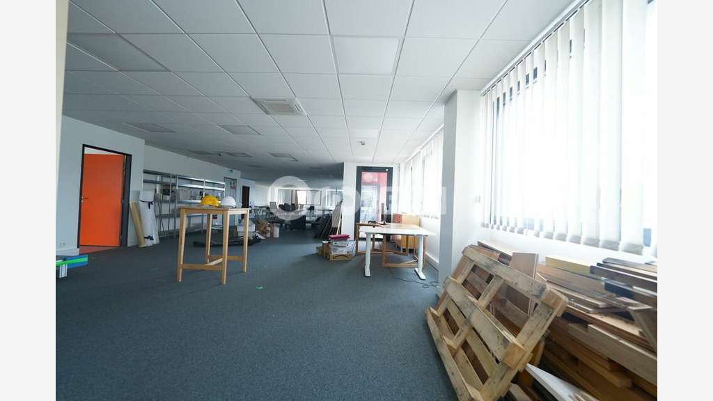 Bureaux à vendre 218m² à Cailloux-sur-Fontaines