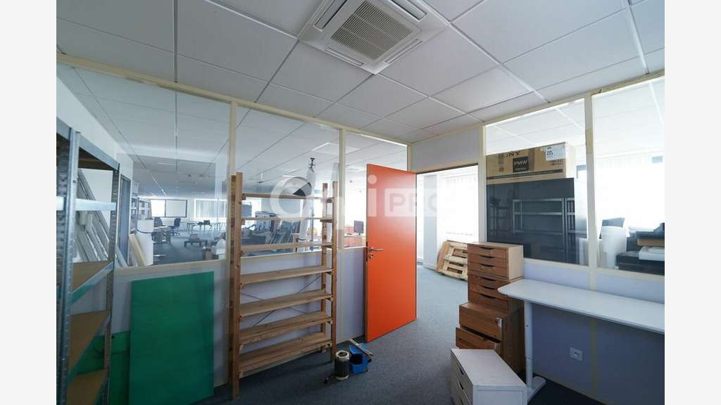 Bureaux à vendre 218m² à Cailloux-sur-Fontaines