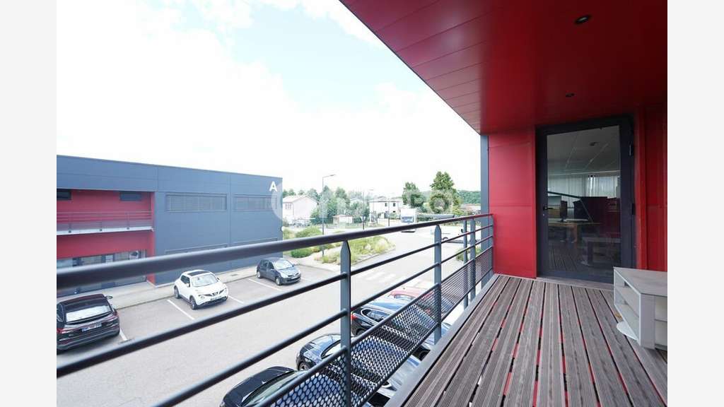 Bureaux à vendre 218m² à Cailloux-sur-Fontaines