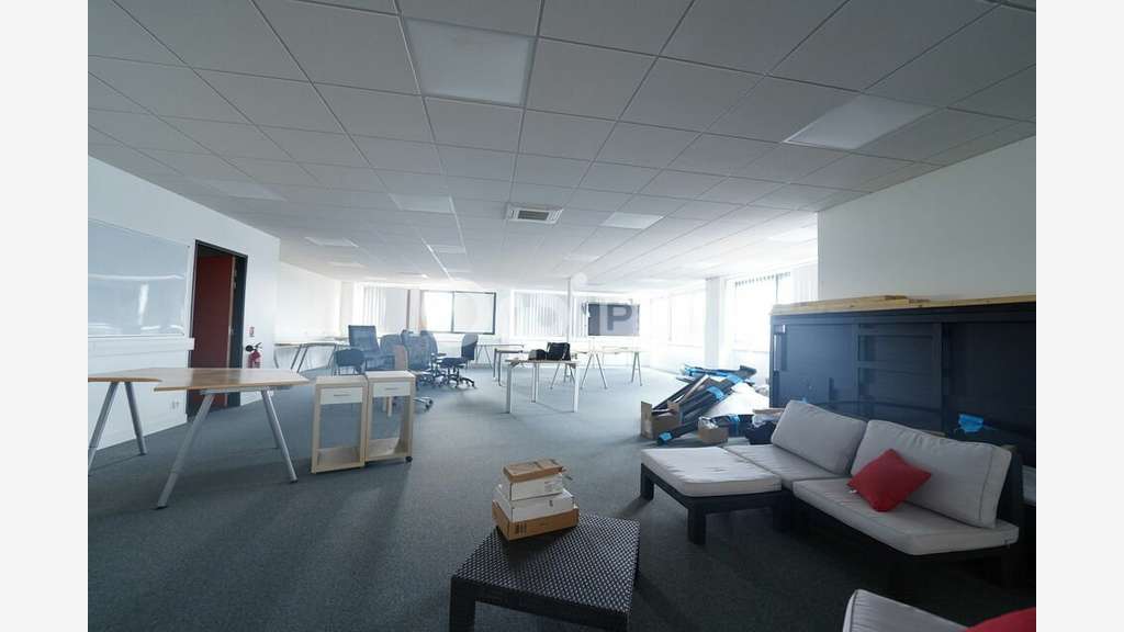 Bureaux à vendre 218m² à Cailloux-sur-Fontaines