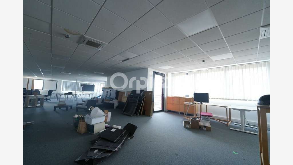 Bureaux à vendre 218m² à Cailloux-sur-Fontaines