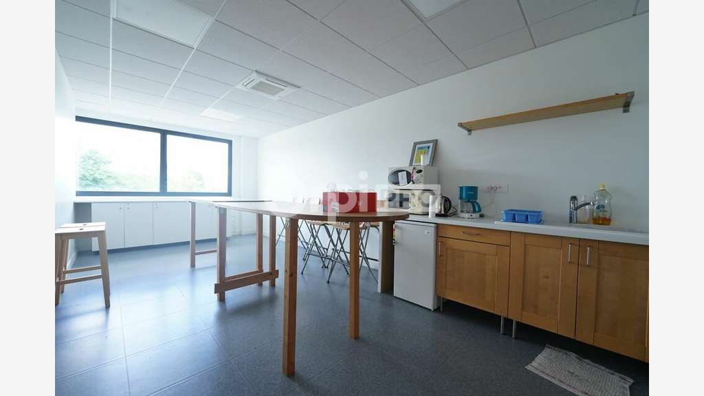 Bureaux à vendre 218m² à Cailloux-sur-Fontaines