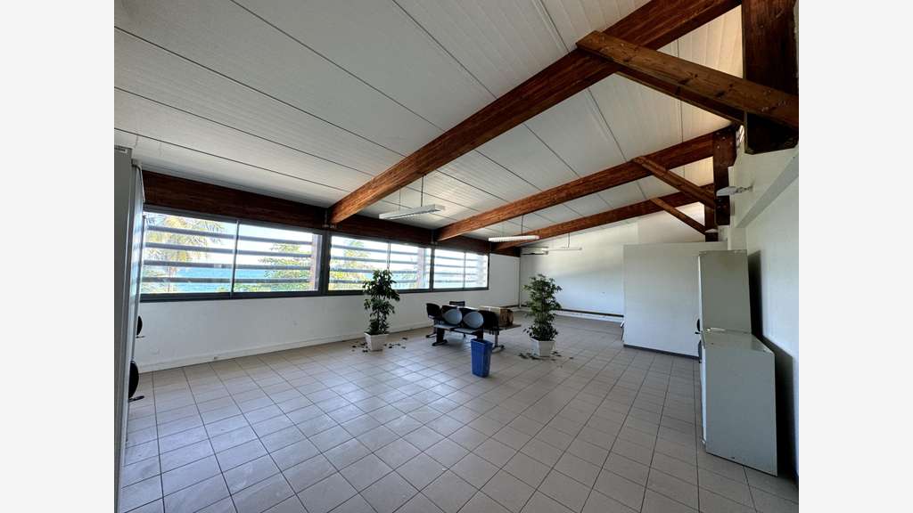 Vente bureaux de 162m² à Capesterre-Belle-Eau
