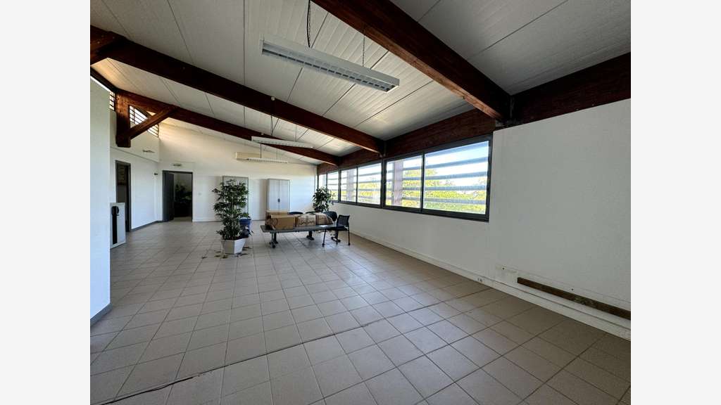Vente bureaux de 162m² à Capesterre-Belle-Eau