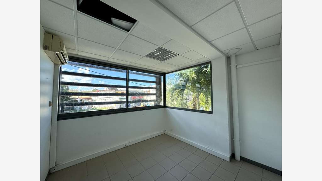 Vente bureaux de 162m² à Capesterre-Belle-Eau
