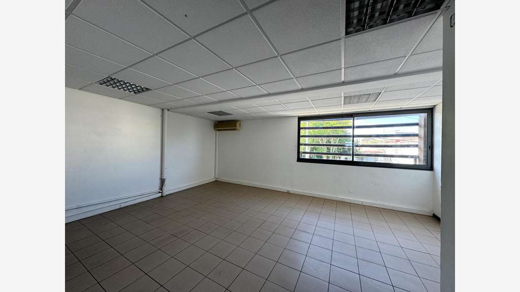 Vente bureaux de 162m² à Capesterre-Belle-Eau