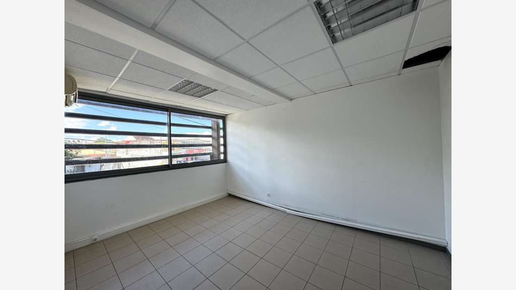 Vente bureaux de 162m² à Capesterre-Belle-Eau