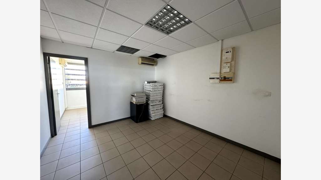 Vente bureaux de 162m² à Capesterre-Belle-Eau