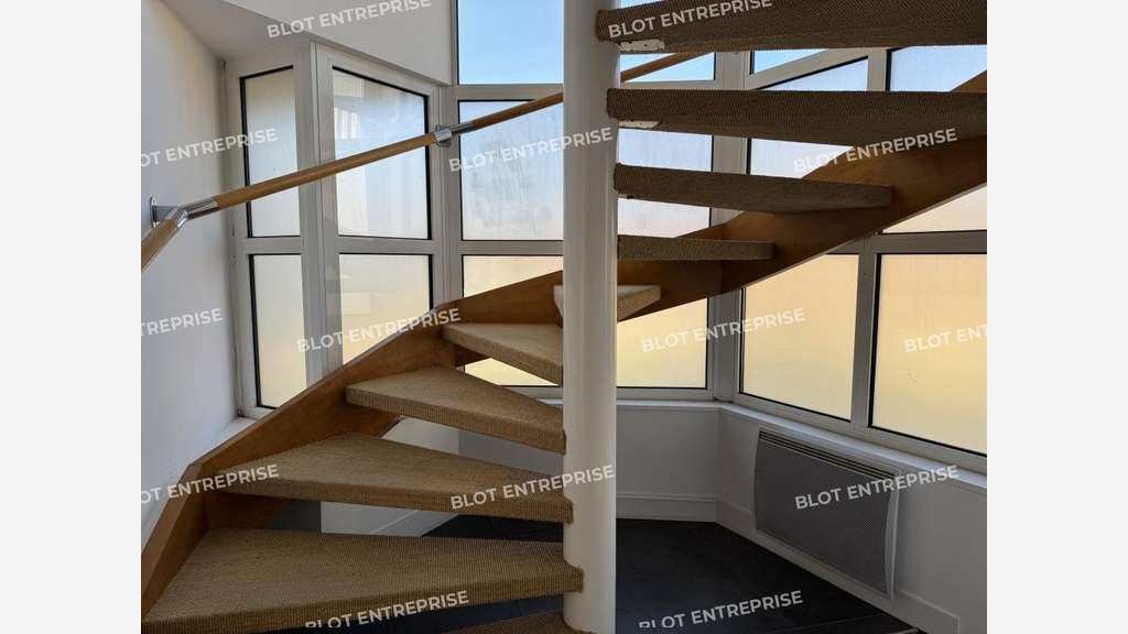 Vente bureaux locaux 160m² empl stratégique Carnac