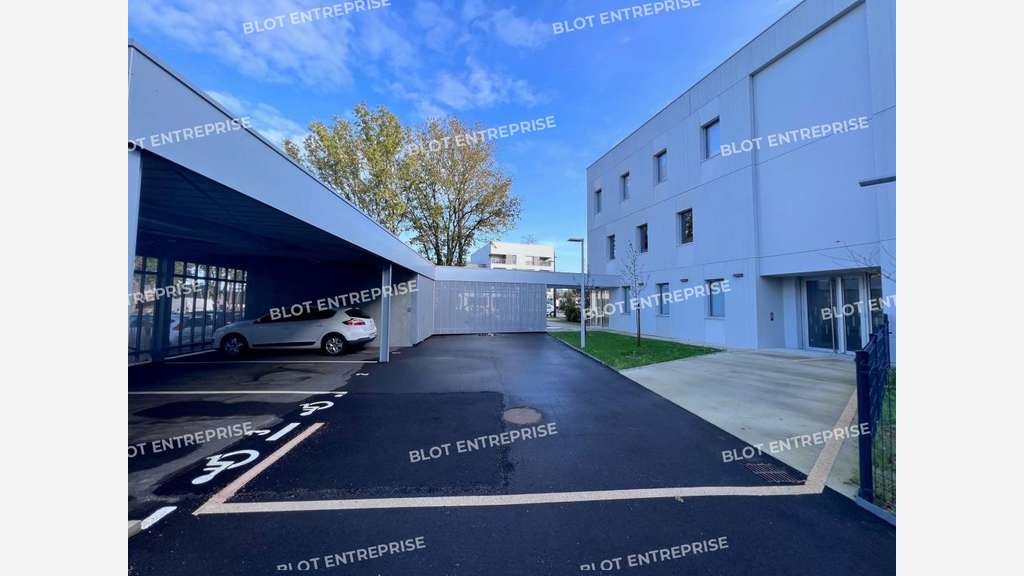 Vente bureaux neufs 1505m² à Carquefou