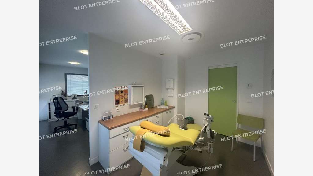 À vendre bureaux 110m² RDC Nord Loire Carquefou  