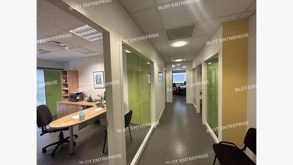 À vendre bureaux 110m² RDC Nord Loire Carquefou  