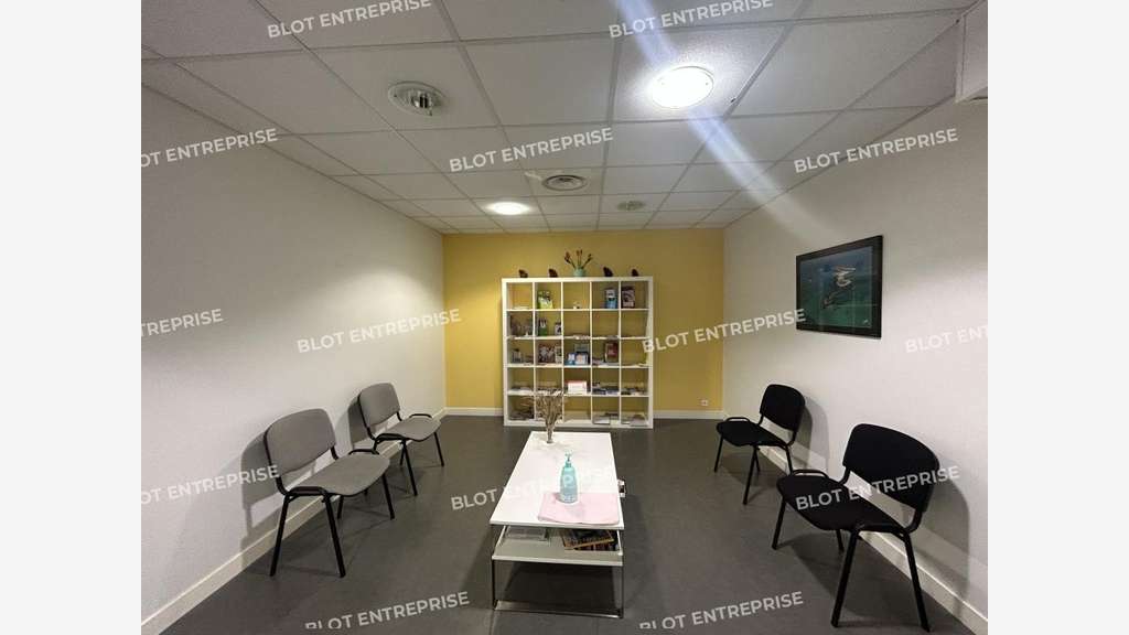 À vendre bureaux 110m² RDC Nord Loire Carquefou  
