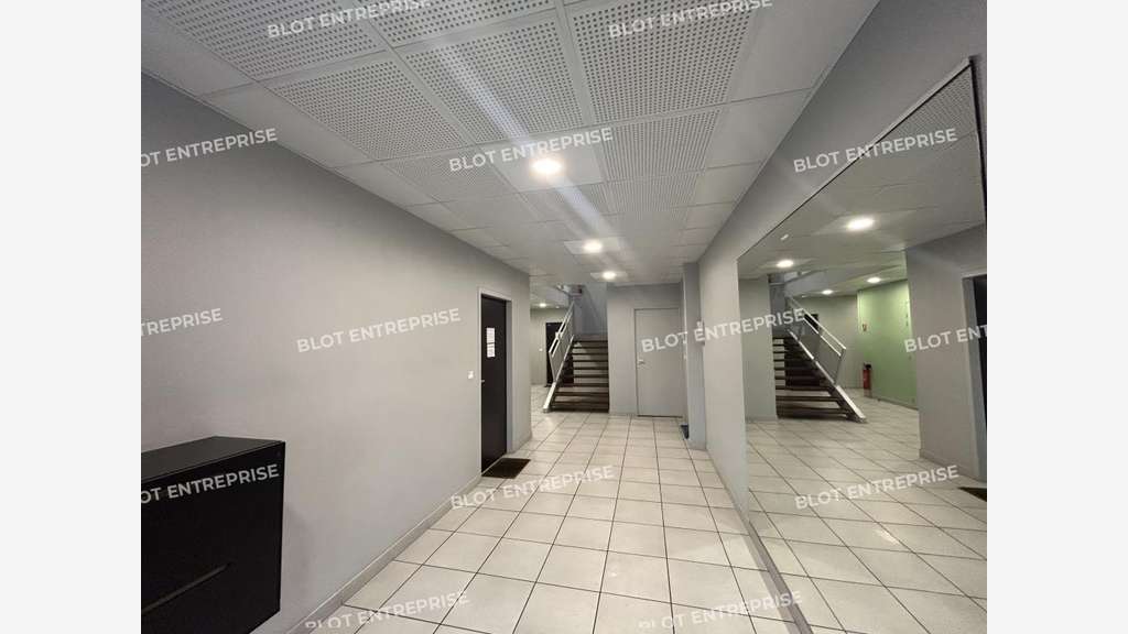 À vendre bureaux 110m² RDC Nord Loire Carquefou  