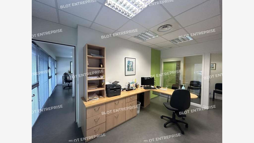 À vendre bureaux 110m² RDC Nord Loire Carquefou  