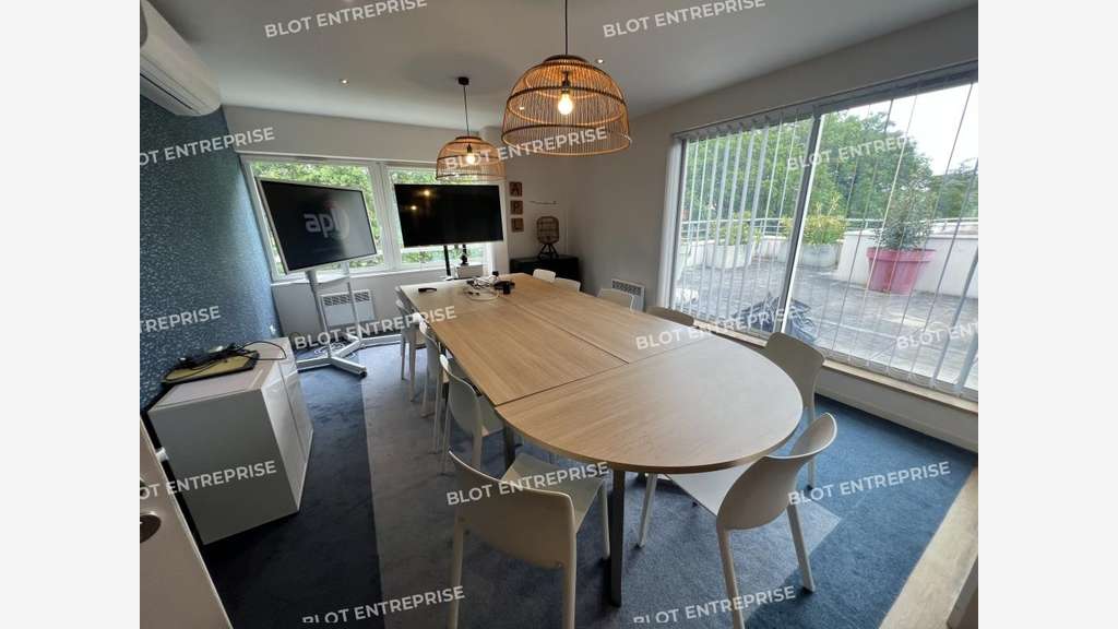 À VENDRE - BUREAUX - 364 M² - CARQUEFOU