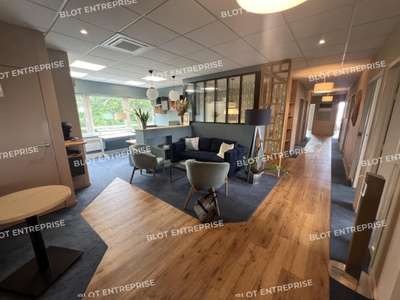 À VENDRE - BUREAUX - 364 M² - CARQUEFOU