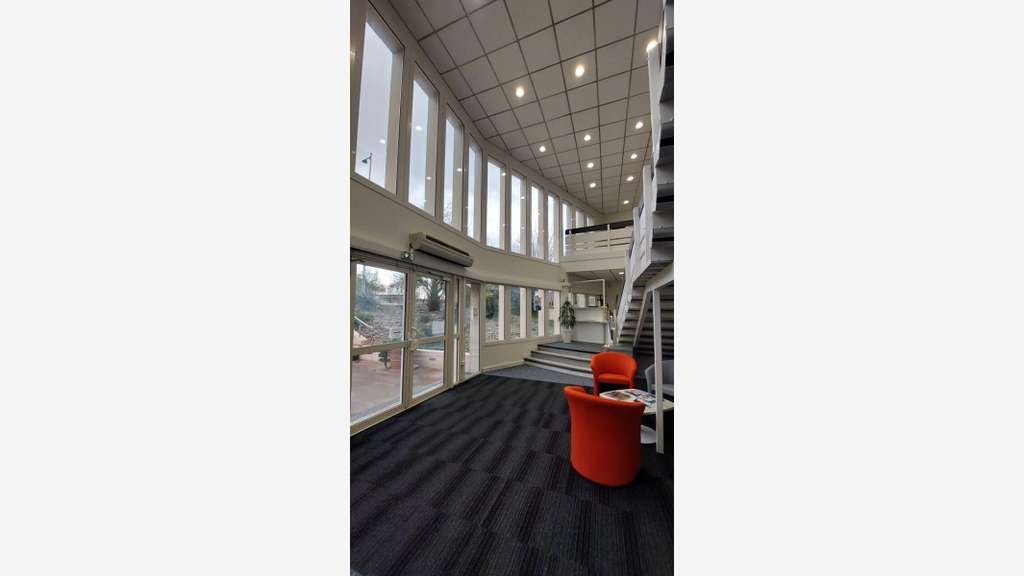 À vendre bureaux rénovés 4560m² à Castres