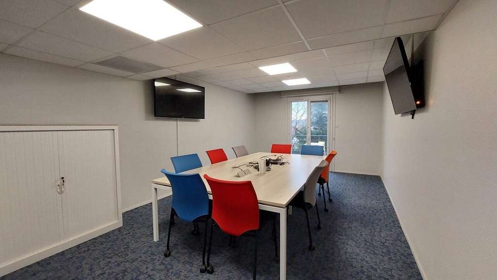 À vendre bureaux rénovés 4560m² à Castres