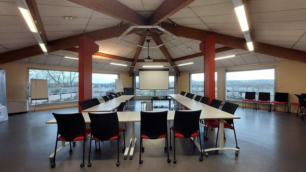 À vendre bureaux rénovés 4560m² à Castres