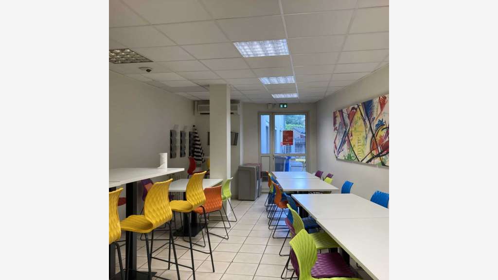 À vendre bureaux rénovés 4560m² à Castres