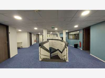 À vendre bureaux rénovés 4560m² à Castres  