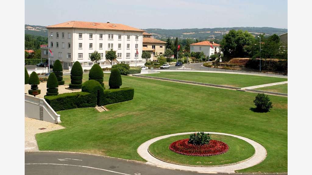 À vendre bureaux rénovés 4560m² à Castres